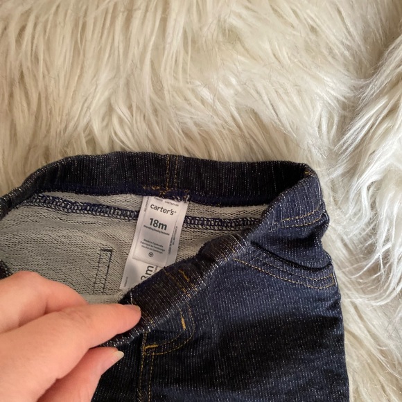Like new Carters stretch baby boy jeans in 18 months - Picture 3 of 3